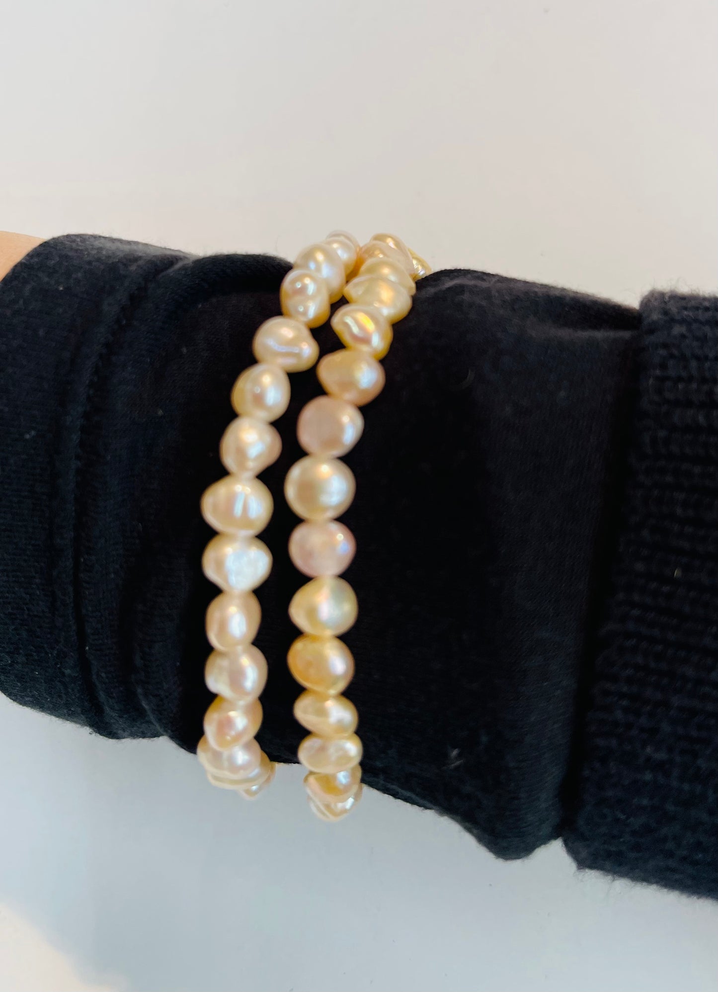 Stretching genuine pearls bracelets  19.00/set