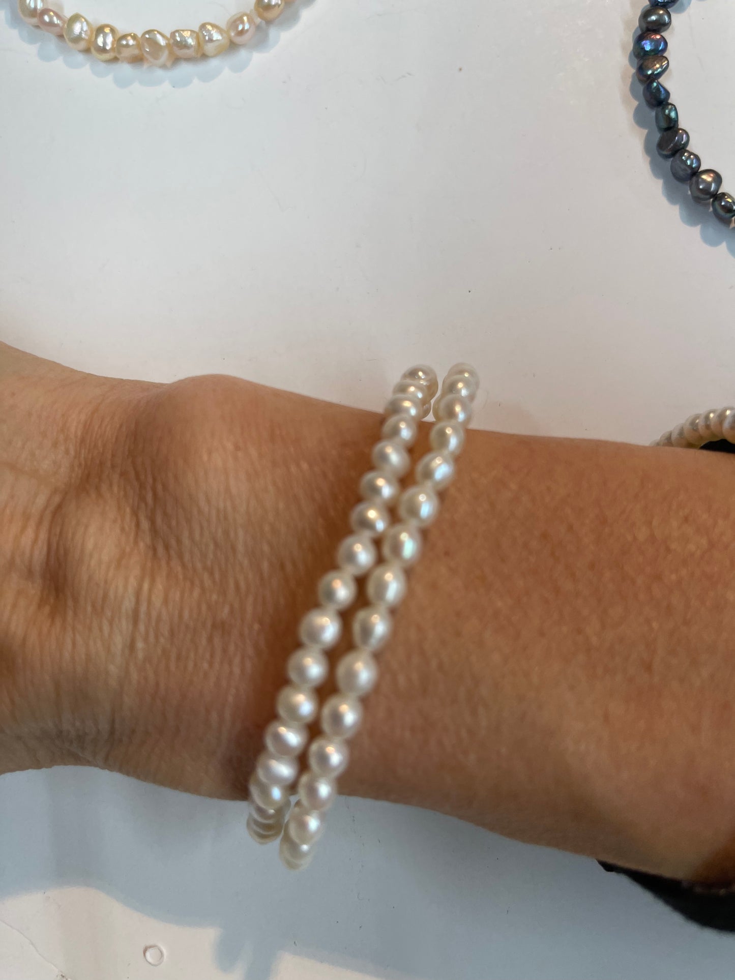 Stretching genuine pearls bracelets  19.00/set