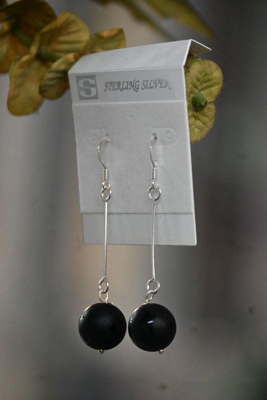 .925 Sterling Silver dangling earring with 14mm black designing black stones